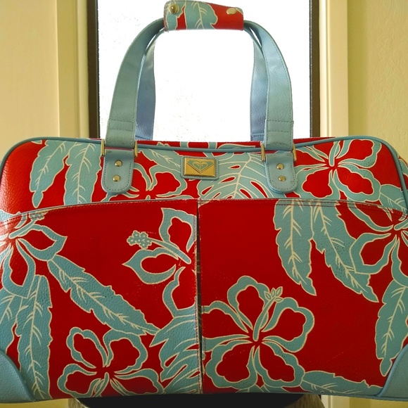 roxy duffle bag with wheels